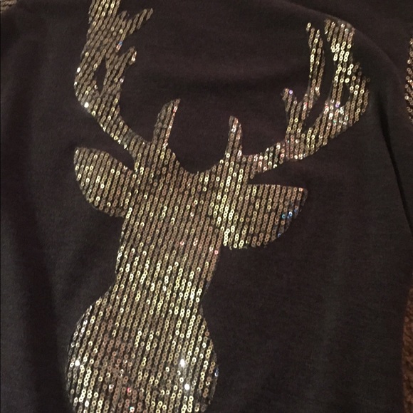 💰💰SOLD💰💰 Boutique reindeer top w/ sequins! - Picture 6 of 8